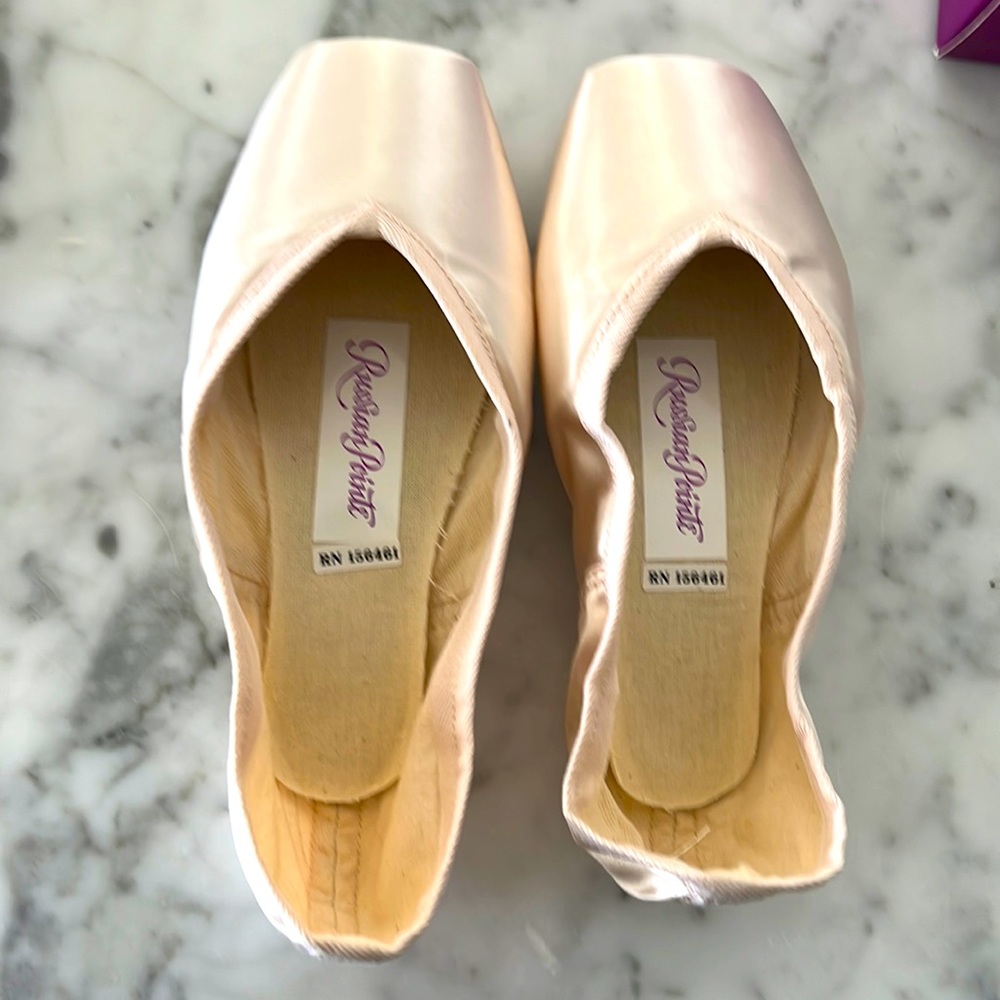 New NWT, unworn RUSSIAN POINTE RUBIN L30 pointe shoes.
